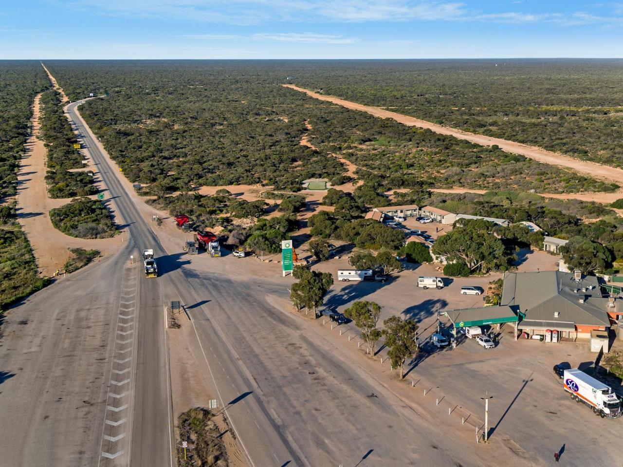 Border Village Roadhouse Екстериор снимка